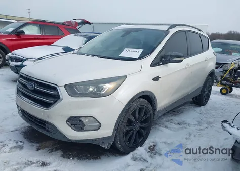 2017 Ford Escape Titanium z USA, uszkodzony, nr VIN 1FMCU0J94HUE53262